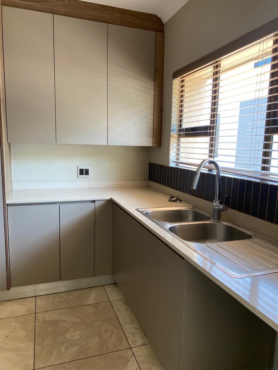 6 Bedroom Property for Sale in Birdwood Estate North West